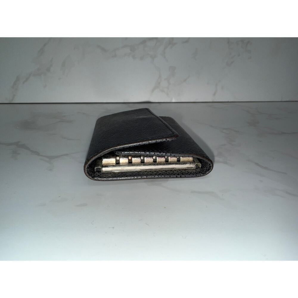 Louis Vuitton Taïga 6-Key Holder in Black - Picture 3 of 7